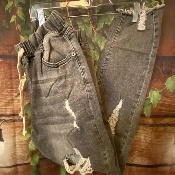 NWOT Boutique Jeans - Picture 1 of 6